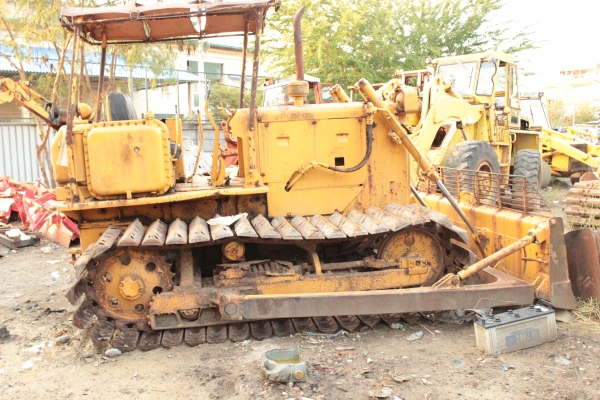 ขายรถแทรกเตอร์ดันดิน KOMATSU D30P-15 4สูบ ราคา 430,000บาท