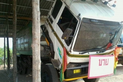 รถบรรทุก 10 ล้อดั๊มพ์ ยี่ห้อ MITSUBISHI รุ่น FN527