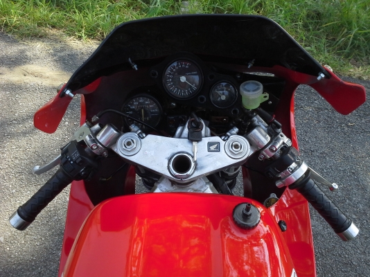 ขาย HONDA VFR NC30 ทะเบียนแท้กรุงเทพ พร้อมโอนสภาพสวย ยางใหม่ สีใหม่