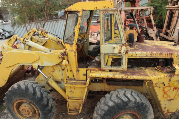 ขายรถตักล้อยาง TCM เครื่อง6สูบ ราคา 390,000บาท