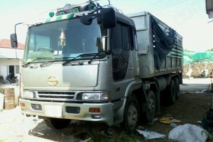 รถบรรทุกพ่วงแม่ลูก แม่-ลูก ยี่ห้อ NISSAN