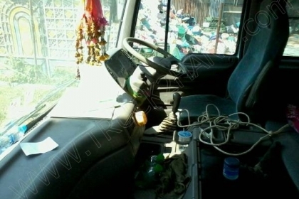 รถบรรทุกพ่วงแม่ลูก แม่-ลูก ยี่ห้อ NISSAN