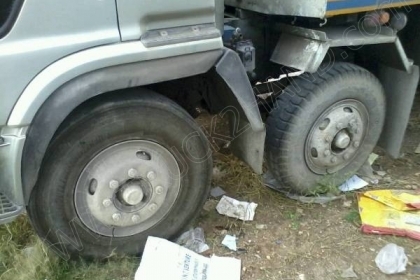 รถบรรทุกพ่วงแม่ลูก แม่-ลูก ยี่ห้อ NISSAN