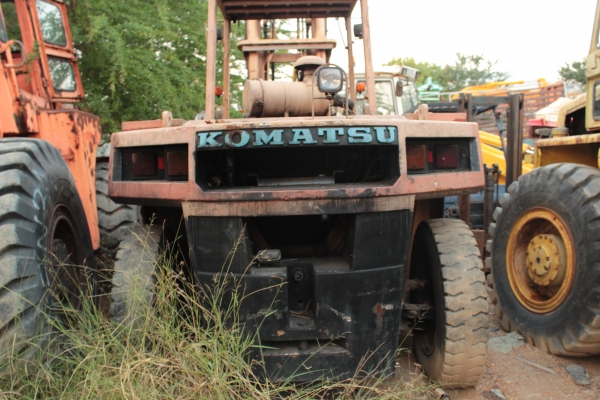 ขายรถยกโฟล์กลิฟท์ KOMATSU FD80H-5 ขนาด 8 ตัน ล้อหน้าคู่ ราคา 670,000 บาท