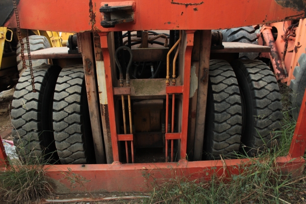 ขายรถยกโฟล์กลิฟท์ KOMATSU FD80H-5 ขนาด 8 ตัน ล้อหน้าคู่ ราคา 670,000 บาท