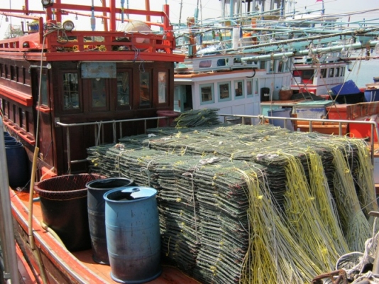 ขายเรือประมงสองลำพร้อมอุกรณ์ลอบปู