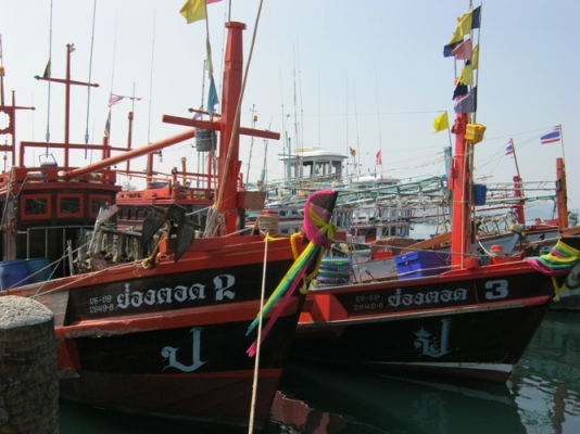 ขายเรือประมงสองลำพร้อมอุกรณ์ลอบปู