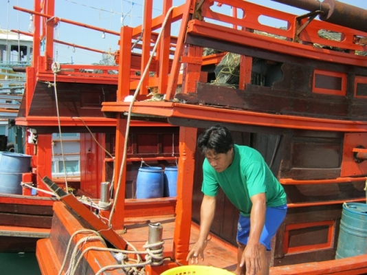 ขายเรือประมงสองลำพร้อมอุกรณ์ลอบปู