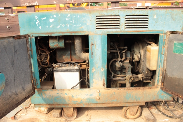 ขายเครื่องเชื่อม-ปั่นไฟ-ลม KOBOTA  F-200S เครื่องดีเซล 2 สูบ 4 KVA ราคา 45,000 บาท