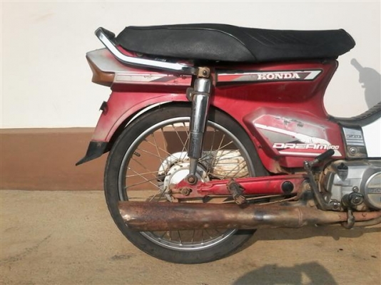 ขายดรีมตูดเป็ดหรือโฉมคุรุสภาทะเบียนพร้อมโอนภาษีขาดปี 42 เครื่องเดิมอะไหรเดิมติดรถ