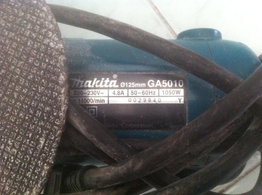 เครื่องเจียรไฟฟ้า5นิ้ว Makita GA5010 สภาพใหม่ ราคาถูก