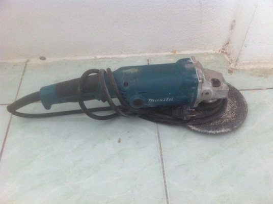 เครื่องเจียรไฟฟ้า5นิ้ว Makita GA5010 สภาพใหม่ ราคาถูก