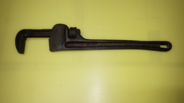 ขายประแจจับท่อแป๊บแบบขาก้านเดี่ยวตัวใหญ่รุ่นเก่าผลิตจากประเทศสเปนครับ