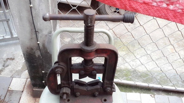 ปากกาจับท่อตัวใหญ่1500บาท