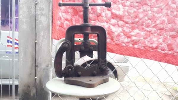 ปากกาจับท่อตัวใหญ่1500บาท