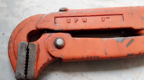 ประแจขันท่อ3นิ้ว600บาท