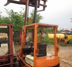 ขายฟอร์คลิฟต์ TOYOTA 4FGL 10 ขนาด 1 ตัน รุ่นงาสไลด์ได้ ราคา 135,000 บาท