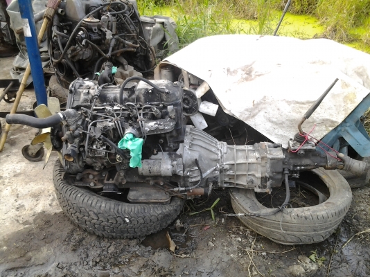 ขายเครื่อง2 L พร้อมเกียร์อุปกรณ์ครบเครื่องแน่น