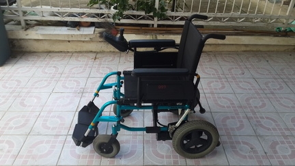 ให้เป็นของขวัญปีใหม่ วีลแชร์ไฟฟ้าแบบพับได้ QUICKIE เพิ่งมาจากญี่ปุ่น