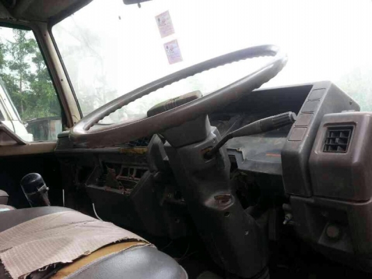 รถมิตซู 10 ล้อดั้ม FN527M 195 แรงม้า. สนใจติดต่อ 081 - 6079515