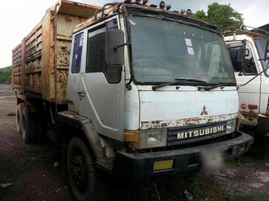 รถมิตซู 10 ล้อดั้ม FN527M 195 แรงม้า. สนใจติดต่อ 081 - 6079515