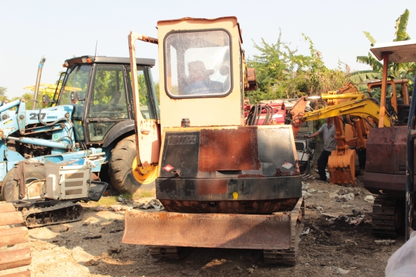 ขายแบคโฮ MITSUBISHI  MA03 PC30 4สูบ ตู้เก๋ง สภาพ 85\%-90\% ราคา 235,000บาท