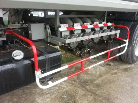 รถอีซูซุ 10 ล้อ บรรทุกน้ำ 240 แรงม้า. ปี 52  ( รถวิ่ง 7x,xxx  กว่า กม. )  สนใจติดต่อ 081 - 6079515