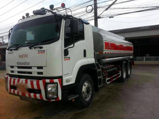 รถอีซูซุ 10 ล้อ บรรทุกน้ำ 240 แรงม้า. ปี 52  ( รถวิ่ง 7x,xxx  กว่า กม. )  สนใจติดต่อ 081 - 6079515