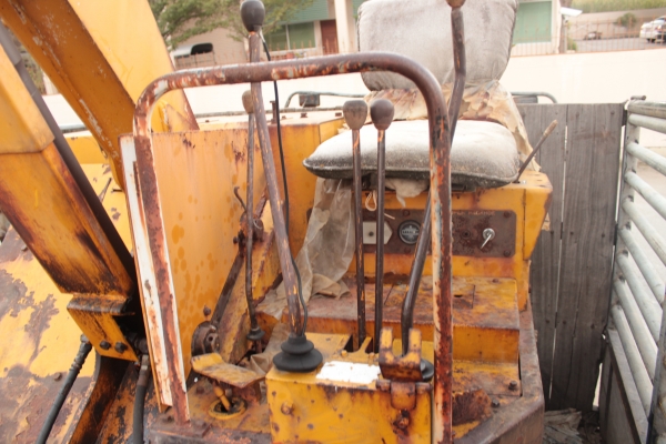 ขายแบคโฮ HANIX S&amp;B20 3 สูบ เครื่อง IZUSU ราคา 220,000 บาท