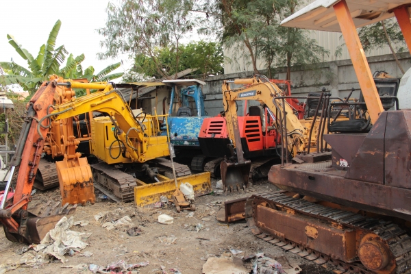 ขายแบคโฮ หลายรุ่น เช่น KOMATSU YANMAR MItSUBISHI HITASHI HANIX (PC10-40) ราคาสอบถามได้