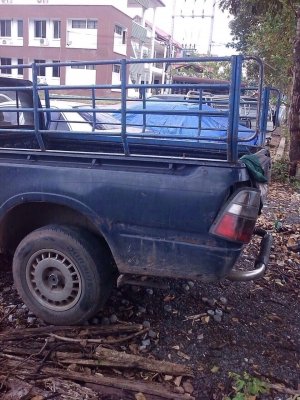 อีซูซุดราก้อนอายหัวเดียว. ปี 2001. เเยกได้ทุกชิ้นมีอีกหลายคัน หลายยี่ห้อ