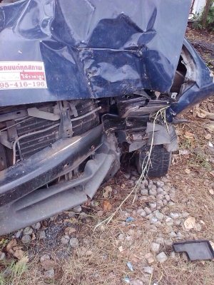 อีซูซุดราก้อนอายหัวเดียว. ปี 2001. เเยกได้ทุกชิ้นมีอีกหลายคัน หลายยี่ห้อ