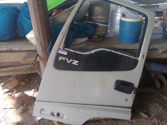 ขายปะตู่รถ10ล้อISUZUเด้ก้า195สองบานสวยเดิมห้าง