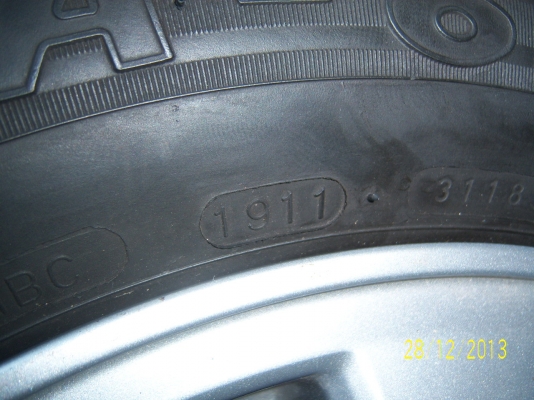 แม็กขอบ15ฮอนด้าพร้อมยาง 195 60 15 ปี 11(แยกยาง2500)