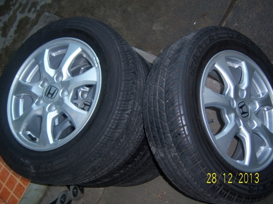 แม็กขอบ15ฮอนด้าพร้อมยาง 195 60 15 ปี 11(แยกยาง2500)