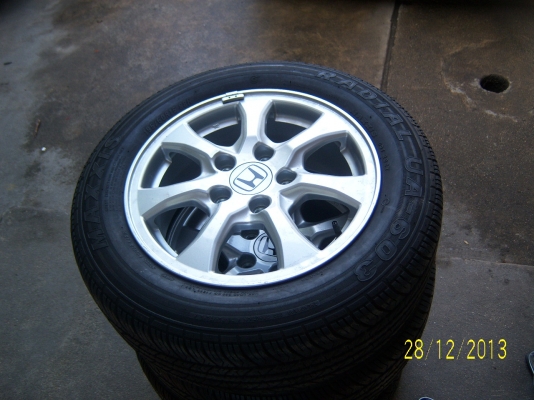 แม็กขอบ15ฮอนด้าพร้อมยาง 195 60 15 ปี 11(แยกยาง2500)