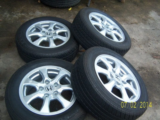 แม็กขอบ15ฮอนด้าพร้อมยาง 195 60 15 ปี 11(แยกยาง2500)