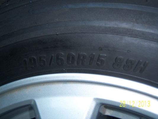 แม็กขอบ15ฮอนด้าพร้อมยาง 195 60 15 ปี 11(แยกยาง2500)