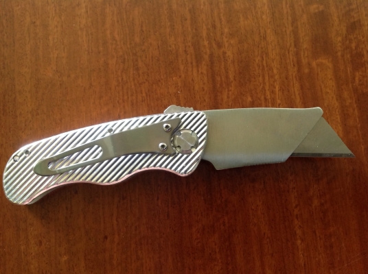 ขายคัตเตอร์ Husky  โปรโมชั่นลดราคา แบ่งกันไปใช้