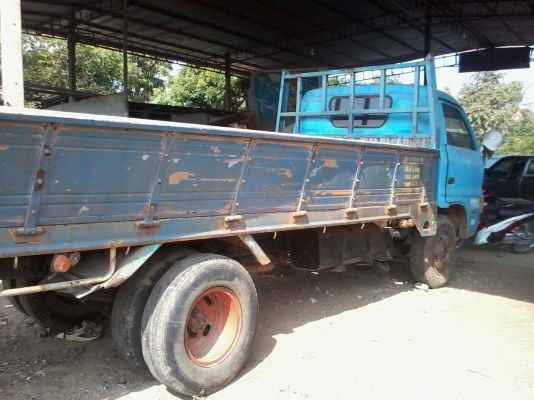 ขายหกล้อ อีซูสุ Ks130แรง ลดราคาแล้วครับ 195000 ช่างสีไม่ว่างไปปะท่วง ก.ท.ม อุปกรณ์ครบ ทำสีใหม่สวยเลยครับ