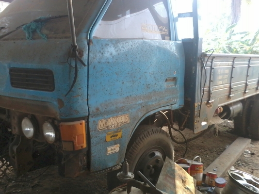 ขายหกล้อ อีซูสุ Ks130แรง ลดราคาแล้วครับ 195000 ช่างสีไม่ว่างไปปะท่วง ก.ท.ม อุปกรณ์ครบ ทำสีใหม่สวยเลยครับ