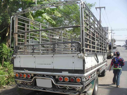 รถบรรทุก 6 ล้อ ยี่ห้อ ISUZU 130 แรงม้า ก๊าซNGV 4 ถัง