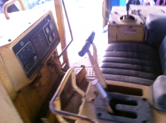 ขายรถแทรกเตอร์ CAT D5H ตีนไก่ เกียร์ท๊อก รถสวยช่วงล้างเต็ม พร้อมใช้