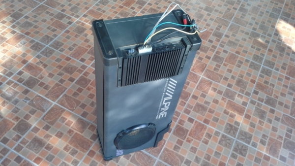 Sub Woofer ของ Alpine แบบมีแอมป์ในตัว Sub Woofer ของ Alpine แบบมีแอมป์ในตัว