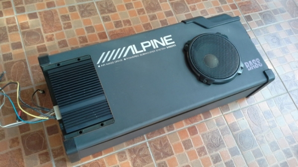Sub Woofer ของ Alpine แบบมีแอมป์ในตัว