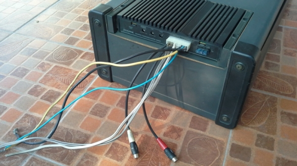 Sub Woofer ของ Alpine แบบมีแอมป์ในตัว Sub Woofer ของ Alpine แบบมีแอมป์ในตัว