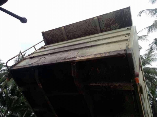 รถฮีโน่ 10 ล้อดั้ม FM3M  เปลื่ยนเครื่อง  245 แรงม้า.  สนใจติดต่อ 081 - 6079515