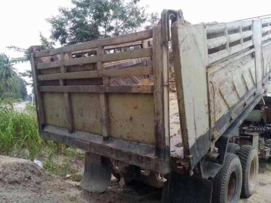 รถฮีโน่ 10 ล้อดั้ม FM3M  เปลื่ยนเครื่อง  245 แรงม้า.  สนใจติดต่อ 081 - 6079515