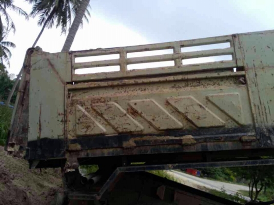 รถฮีโน่ 10 ล้อดั้ม FM3M  เปลื่ยนเครื่อง  245 แรงม้า.  สนใจติดต่อ 081 - 6079515