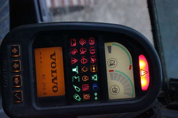 ขาย!!!  รถแมคโคร VOLVO EC210ELC  รถสวย ไฟฟ้าครบ มีเอกสาร (เจ้าของขายเอง)